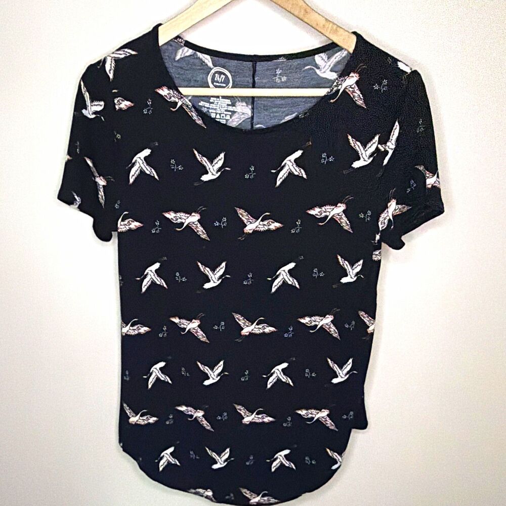maurices Black white bird Print Scoop Neck Short Sleeve Knit T-Shirt Small